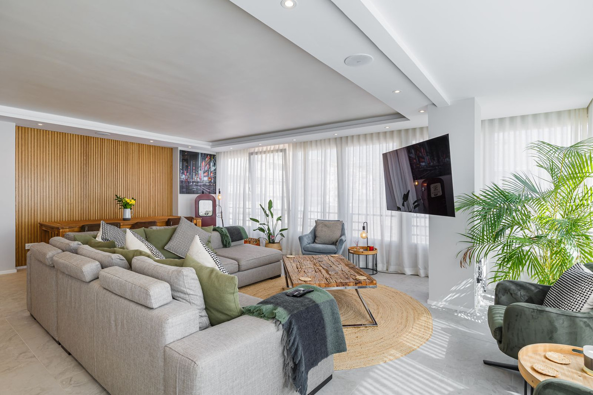 4 bedrooms Apartment in Marbella, Spain No. 24454