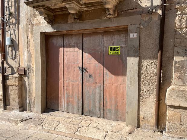 25m² Garage in Chiaramonte Gulfi, Italy No. 297563