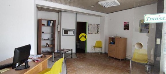 1 Schlafzimmer Gewerbliche Immobilie in Aigurande, France, Nr. 300693 2