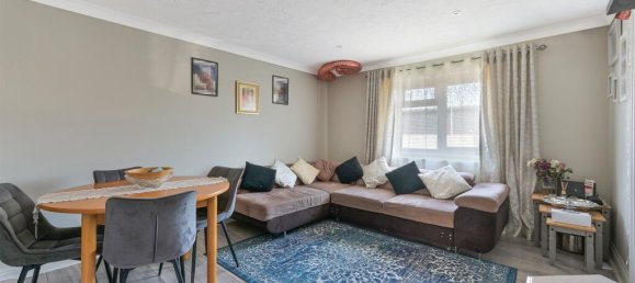 2 bedrooms Apartment in Feltham, United Kingdom No. 9822 2