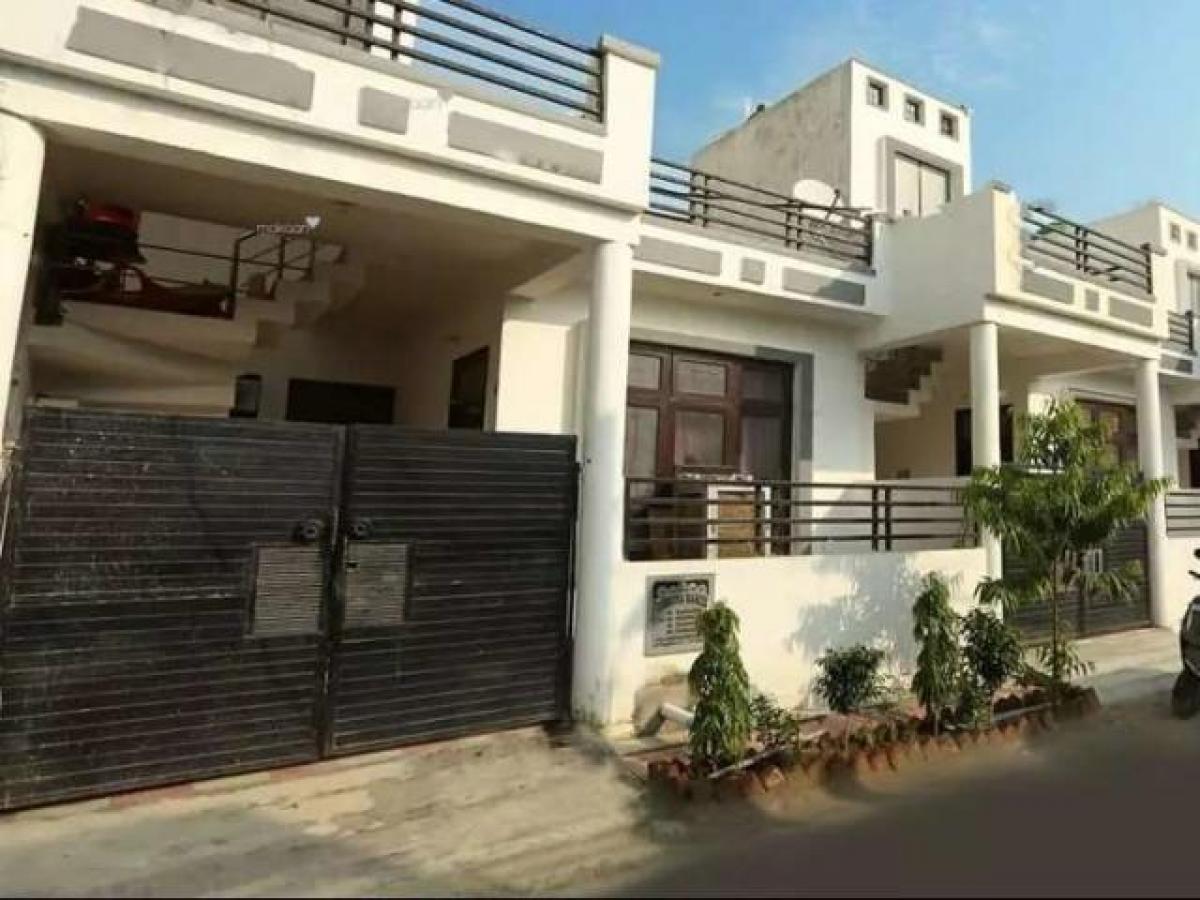 2 bedrooms House in Lucknow, India No. 24177