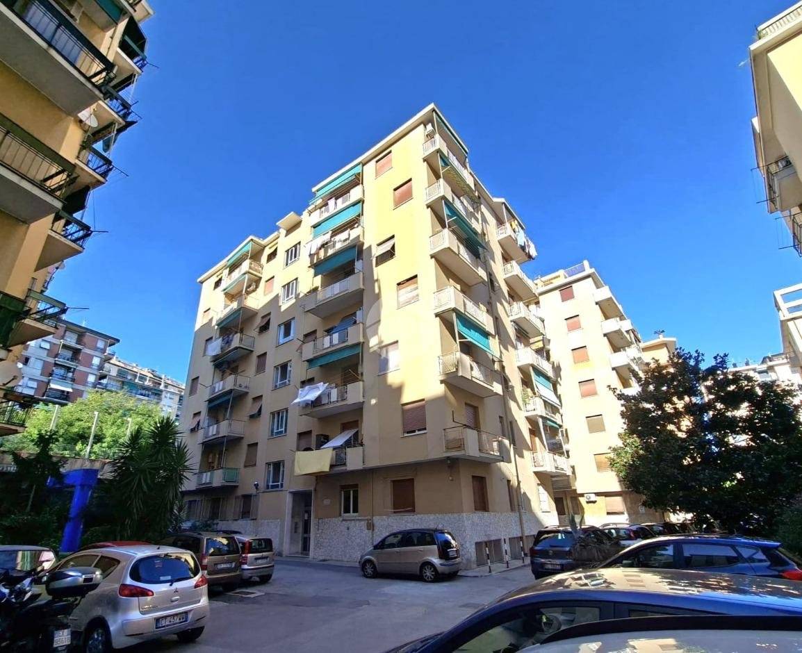2 bedrooms Apartment in Genoa, Italy No. 301548