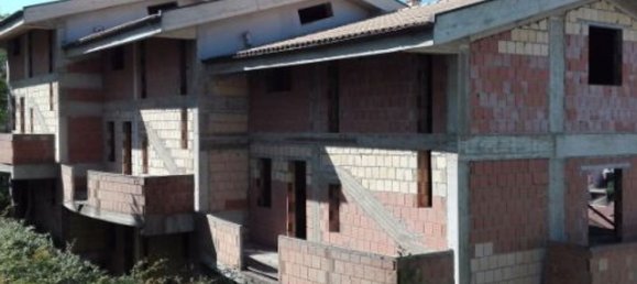 Bâtiment à Pescara, Italy 900m² No. 220522 3