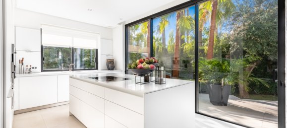 5 bedrooms Villa in Marbella Golden Mile, Spain No. 3069 7