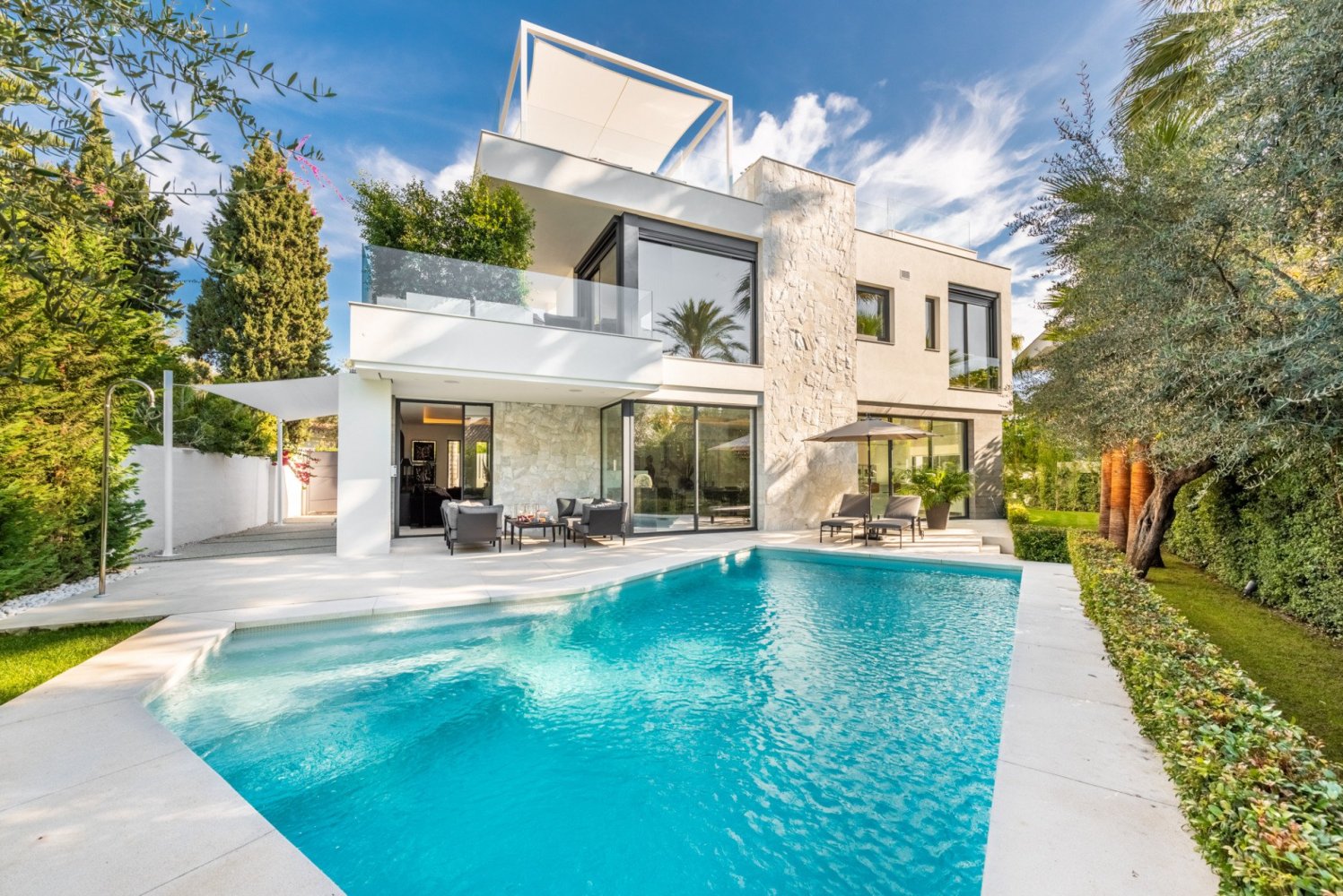 5 bedrooms Villa in Marbella Golden Mile, Spain No. 3069