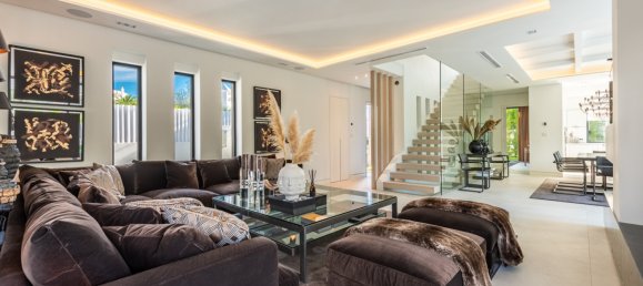 5 bedrooms Villa in Marbella Golden Mile, Spain No. 3069 4