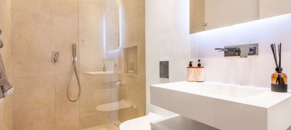 5 bedrooms Villa in Marbella Golden Mile, Spain No. 3069 24