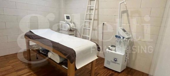 Propiedad comercial de 1 habitación en Ostuni, Italy No. 279634 8