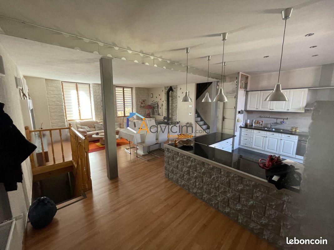 Casa T3 em Saint-Bonnet-le-Chateau, France N.º 189787