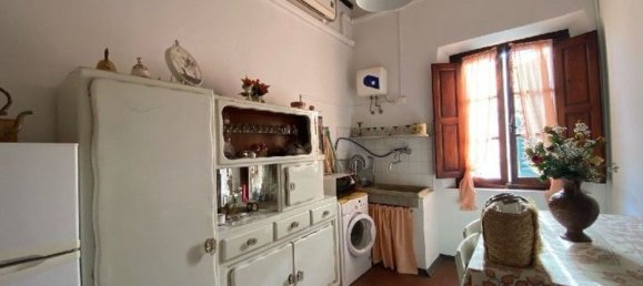 6 bedrooms House in Capraia e Limite, Italy No. 318127 3