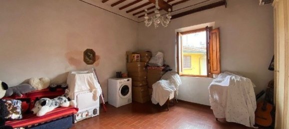 6 bedrooms House in Capraia e Limite, Italy No. 318127 4