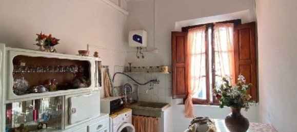 6 bedrooms House in Capraia e Limite, Italy No. 318127 2