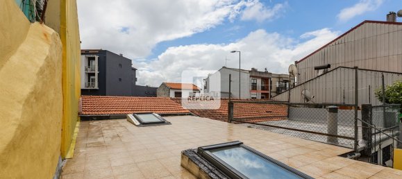 2 bedrooms House in Porto, Portugal No. 187440 10