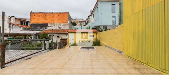 2 bedrooms House in Porto, Portugal No. 187440 9