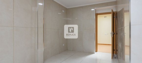 2 bedrooms House in Porto, Portugal No. 187440 17