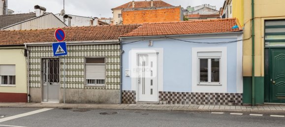 2 bedrooms House in Porto, Portugal No. 187440 12