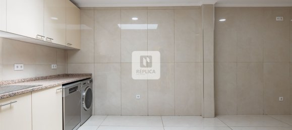 2 bedrooms House in Porto, Portugal No. 187440 16