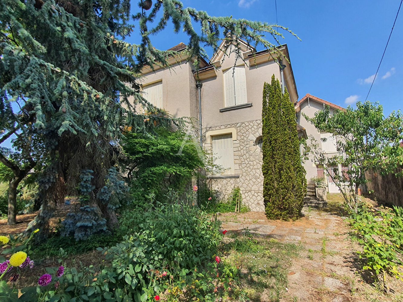 Casa de 3 dormitorios en Noyers-sur-Cher, France No. 80456