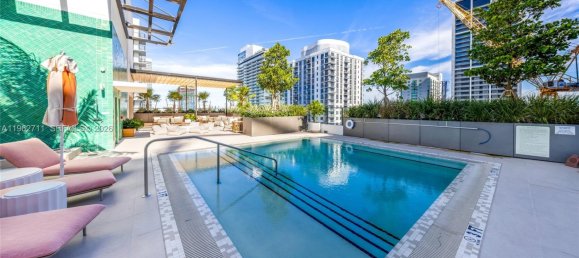 propiedad comercial en venta en Miami, Miami-Dade, Florida, USA № 614310 18
