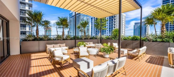 propiedad comercial en venta en Miami, Miami-Dade, Florida, USA № 614310 21
