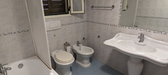 Дом с 3 комнатами в Мола ди Бари, Италия № 104745 8