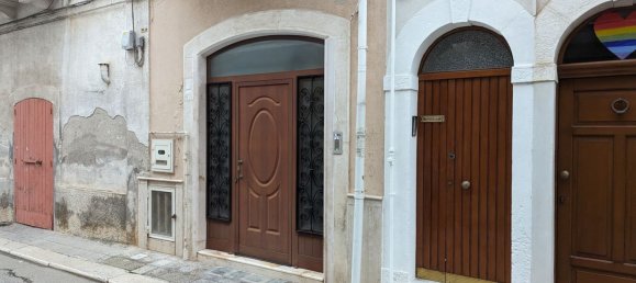 Дом с 3 комнатами в Мола ди Бари, Италия № 104745 20