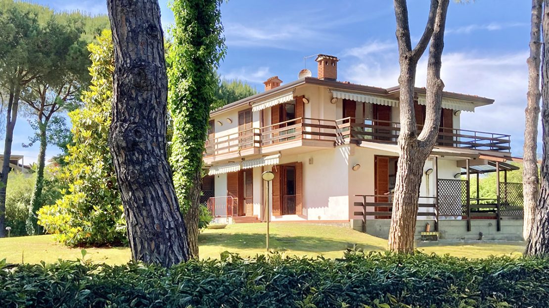 7 chambres Villa à Gallarate, Italy No. 377436