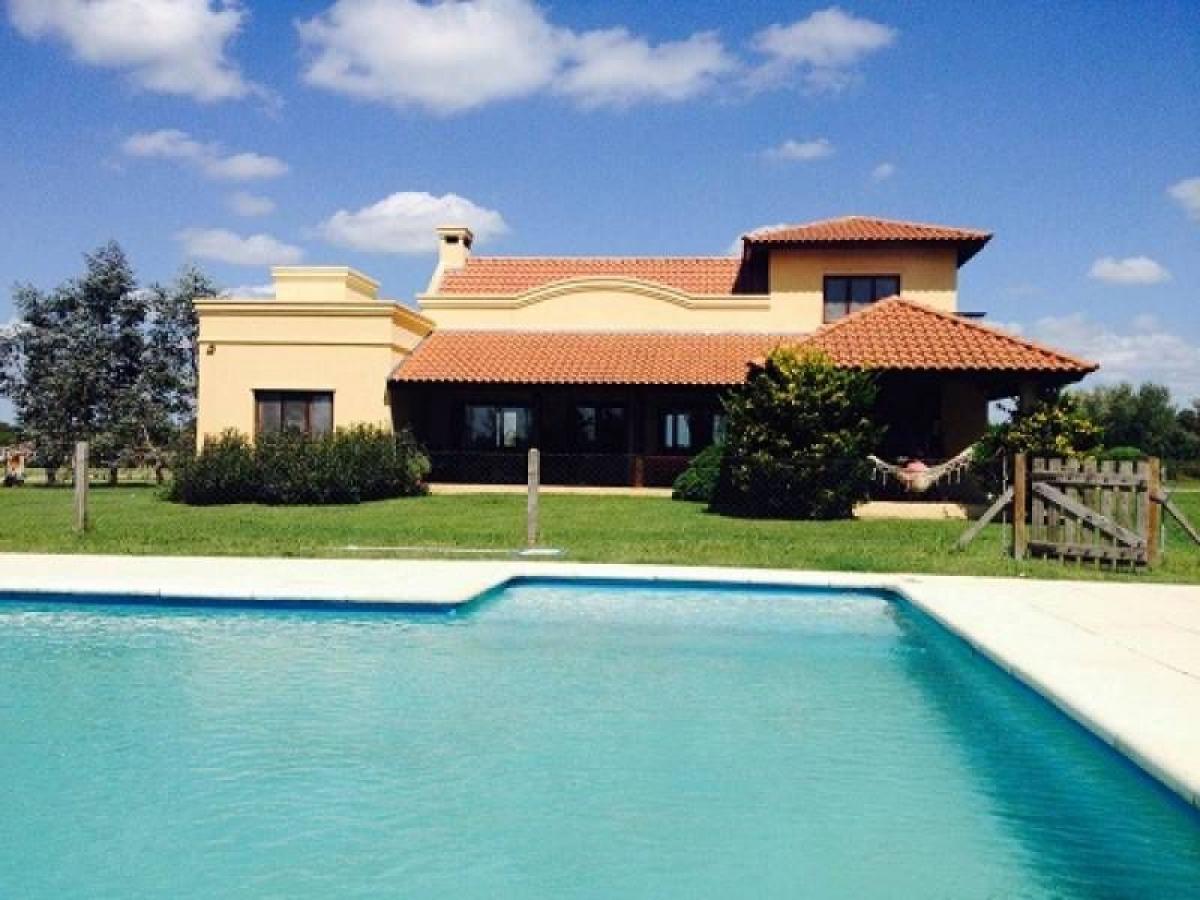 Дом с 3 спальнями в Пилар, Аргентина № 89127