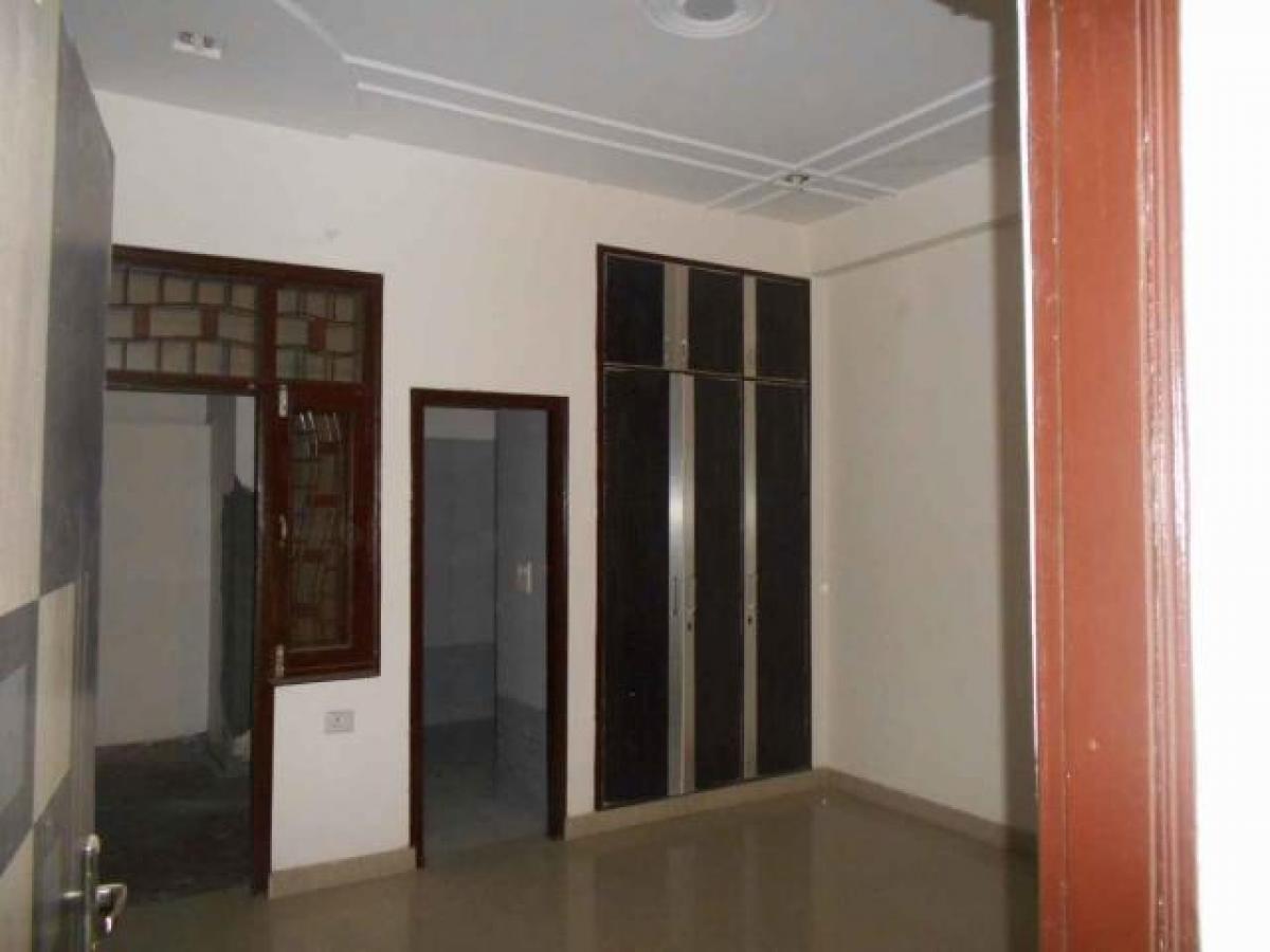 4 bedrooms House in Ghaziabad, India No. 43564