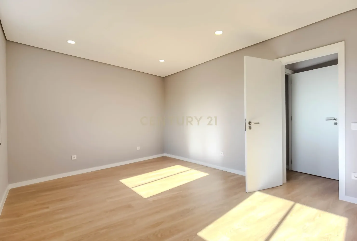 2 bedrooms Apartment in Ermesinde, Portugal No. 344070