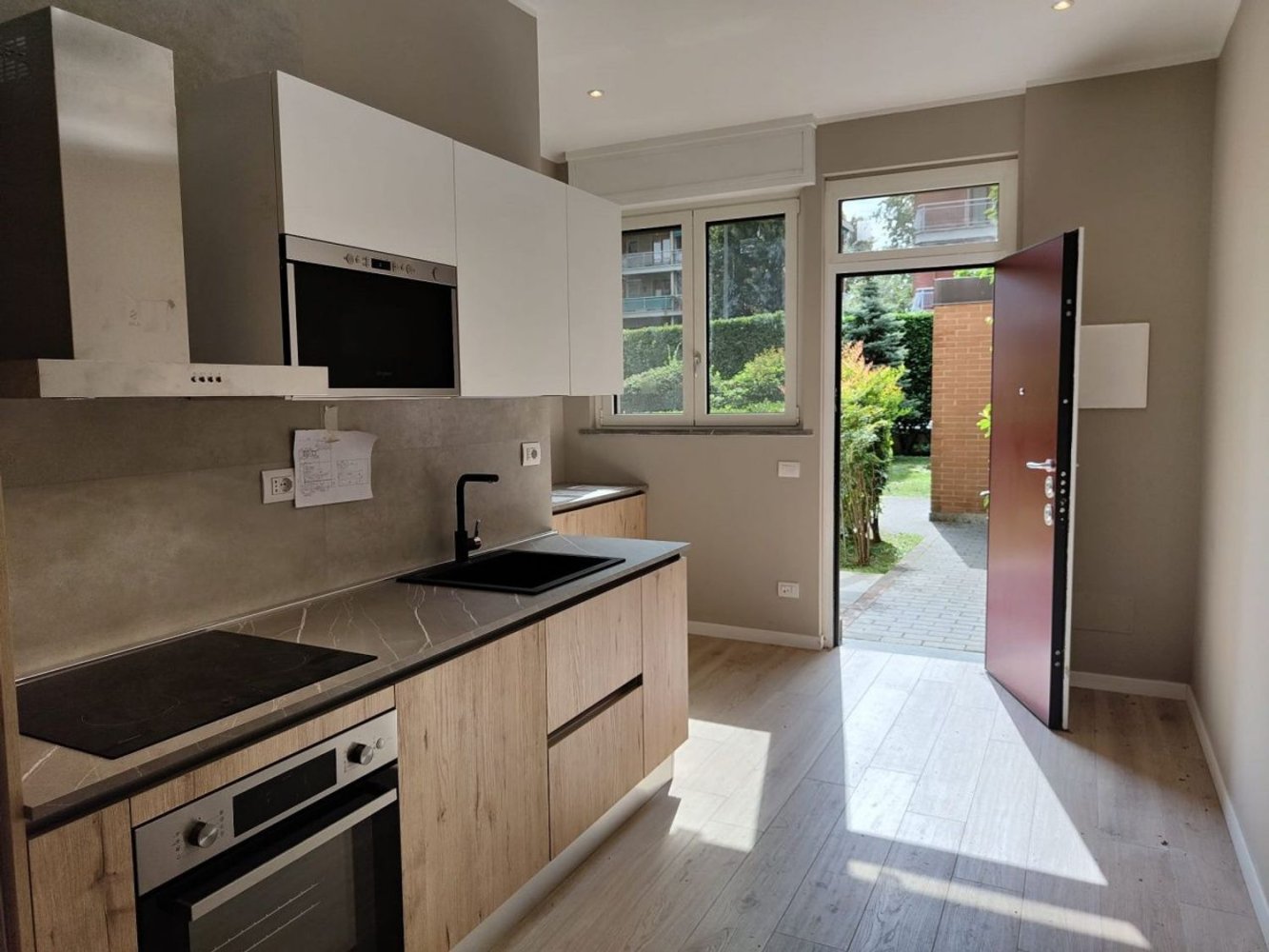 3 Schlafzimmer Wohnung in Milan, Italy, Nr. 360732