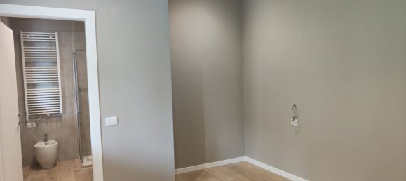 3 Schlafzimmer Wohnung in Milan, Italy, Nr. 360732 2