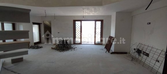 3 Schlafzimmer Penthouse in Frosinone, Italy, Nr. 342553 5