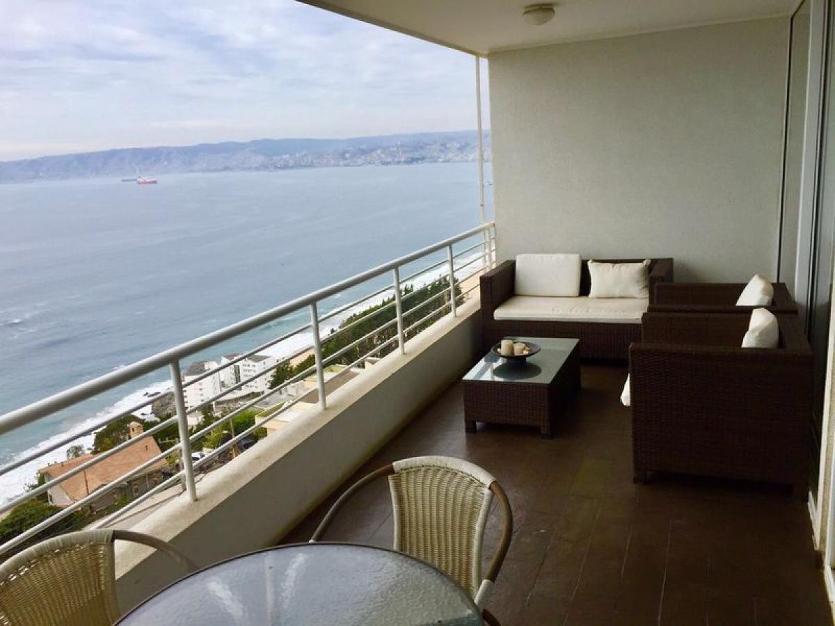 Studio in Valparaiso, Chile No. 1564