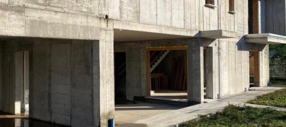 4 rooms House in Resana, Italy No. 128506 12