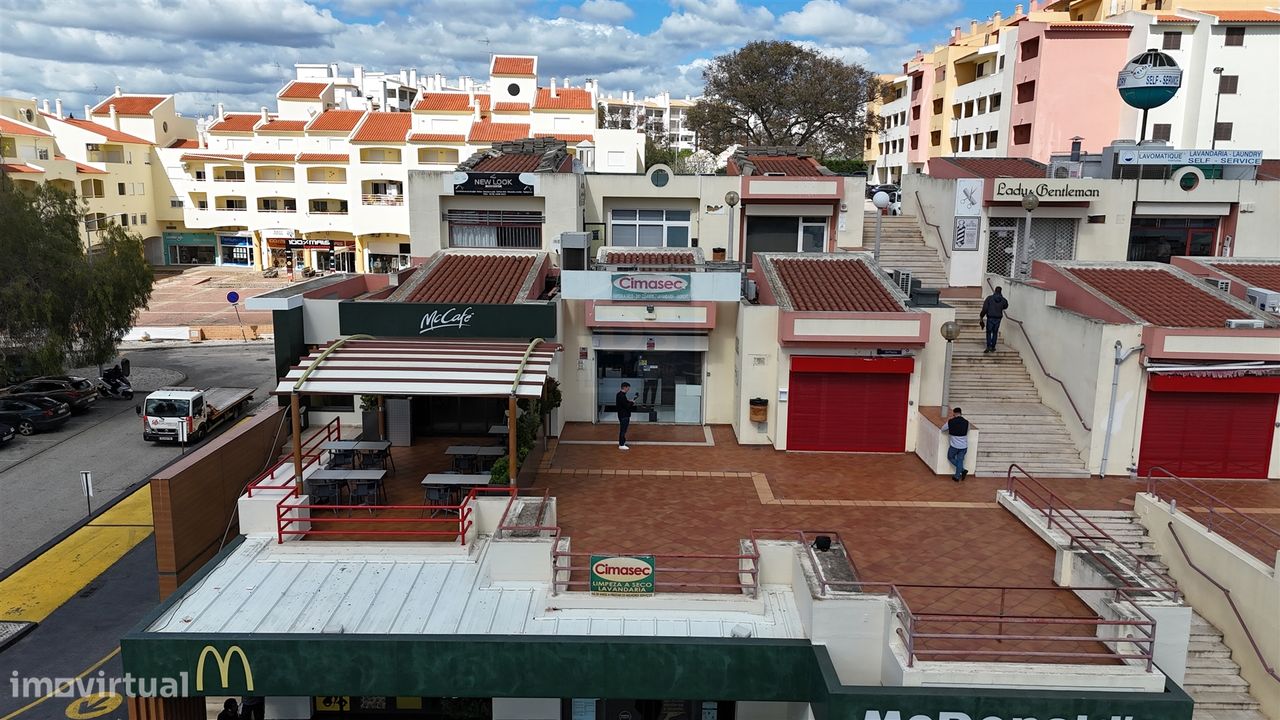  عقار تجاري في Albufeira, Portugal 84متر مربع رقم 80476