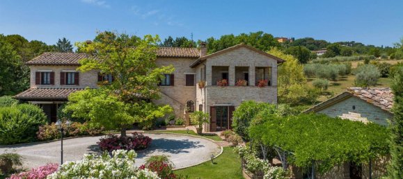 4 bedrooms Villa in Perugia, Italy No. 68582 2