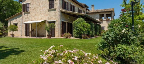 4 bedrooms Villa in Perugia, Italy No. 68582 7