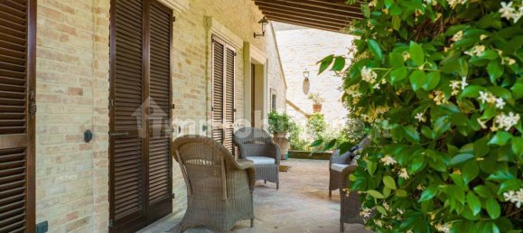 4 bedrooms Villa in Perugia, Italy No. 68582 9
