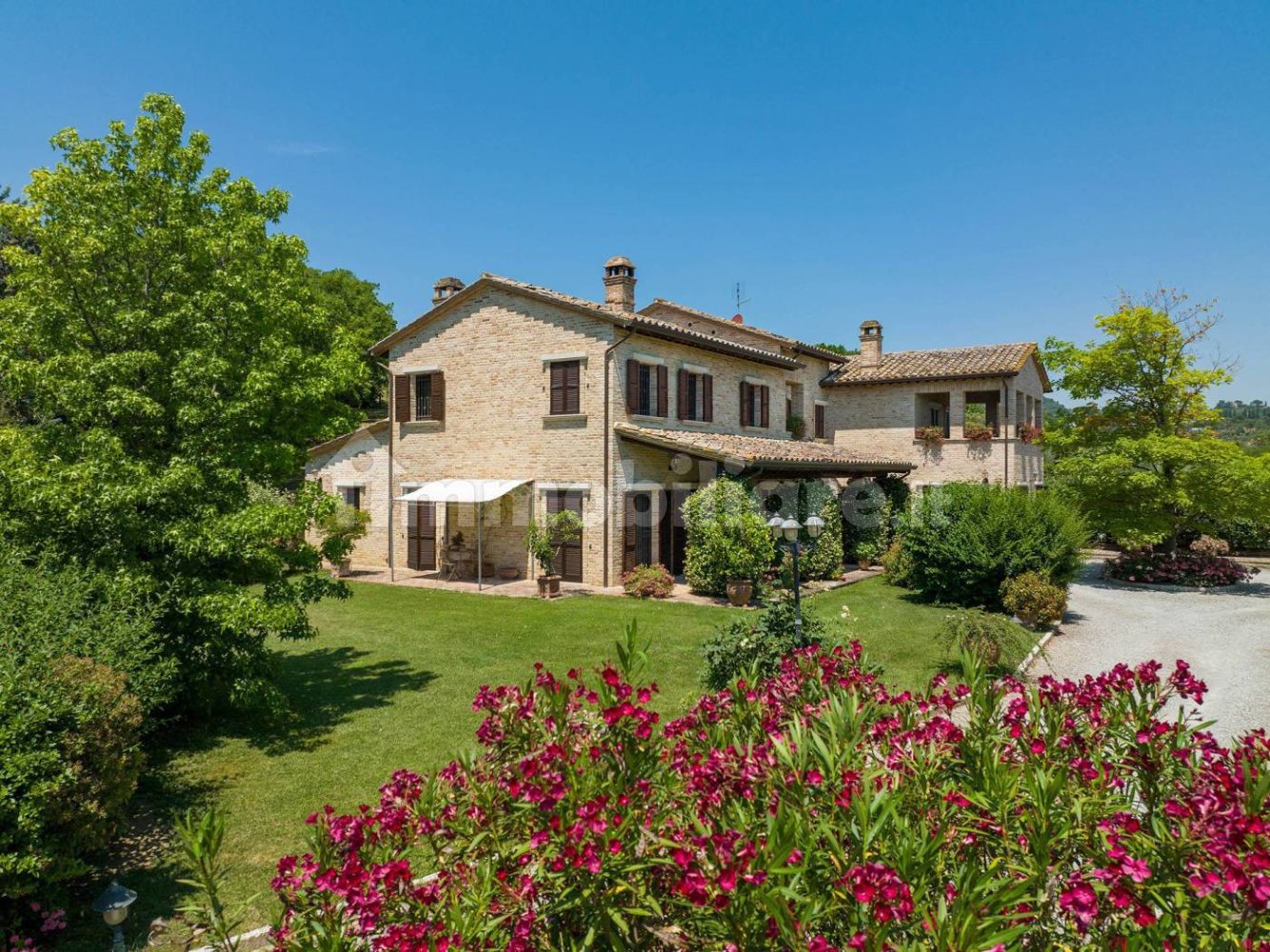 4 bedrooms Villa in Perugia, Italy No. 68582