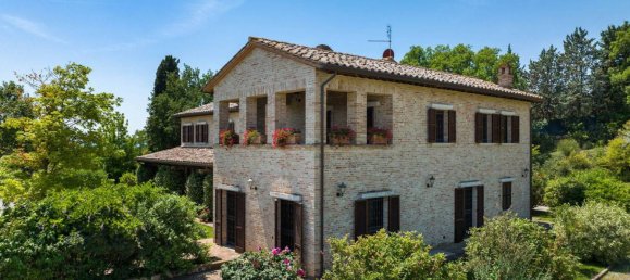 4 bedrooms Villa in Perugia, Italy No. 68582 3