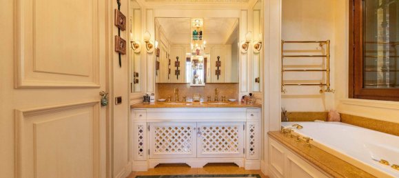 4 bedrooms Villa in Perugia, Italy No. 68582 11