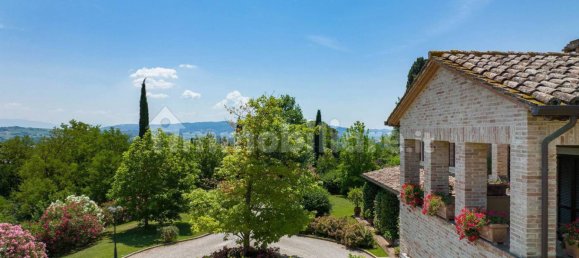 4 bedrooms Villa in Perugia, Italy No. 68582 5