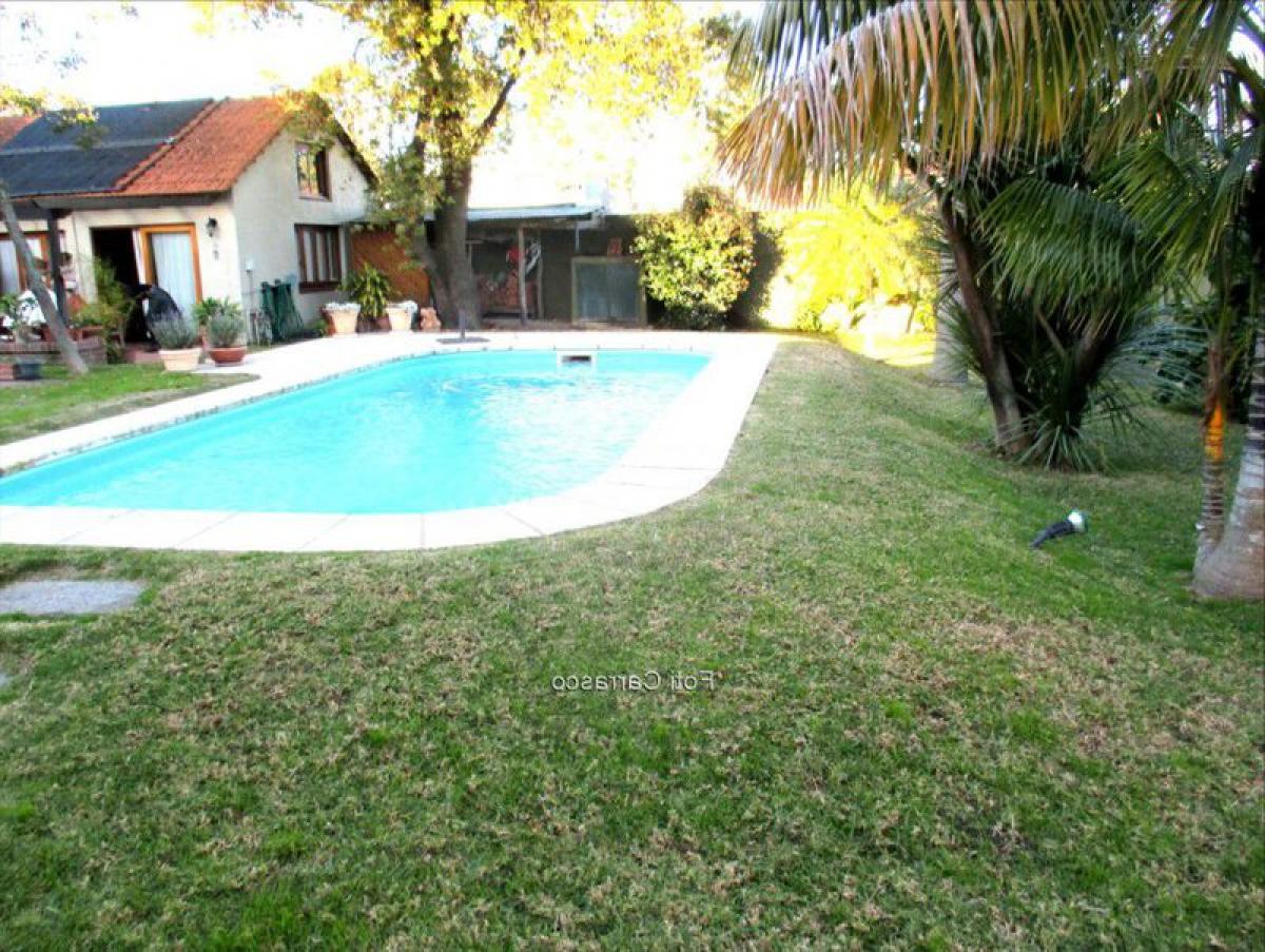4 bedrooms House in Montevideo, Uruguay No. 7097