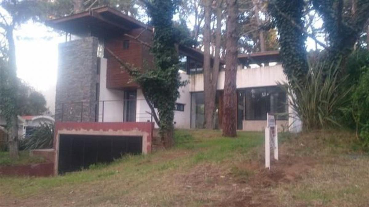 Casa de 3 dormitorios en Mar del Plata, Argentina No. 100580