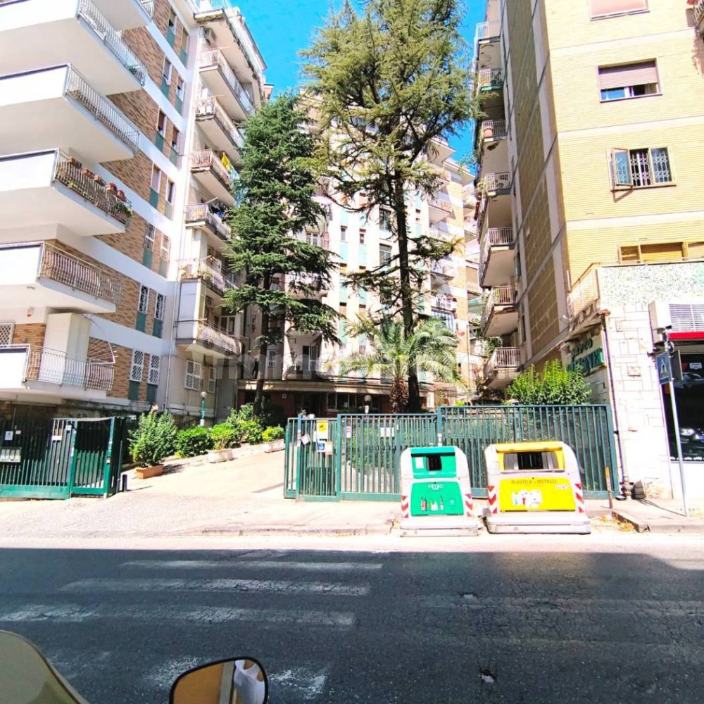 2 bedrooms Apartment in Naples, Italy No. 335937