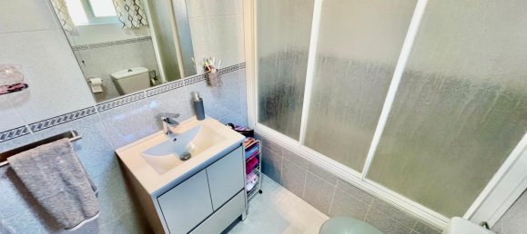 Apartamento de 3 dormitorios en Alicante, Spain No. 180569 12