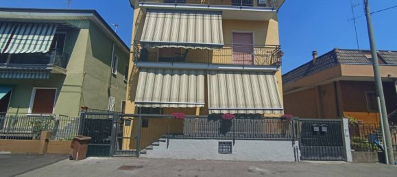 2 bedrooms Apartment in Cinisello Balsamo, Italy No. 272607 2