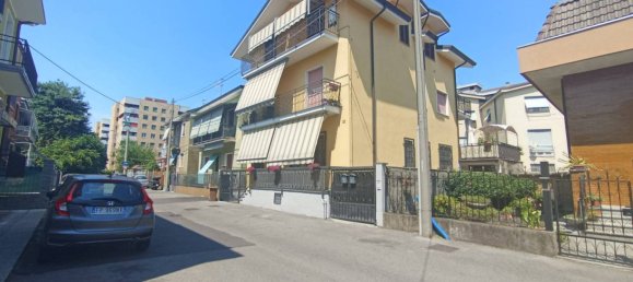 2 bedrooms Apartment in Cinisello Balsamo, Italy No. 272607 3