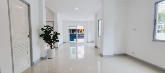 3 bedrooms Bungalow in Phuket, Thailand No. 7806 2